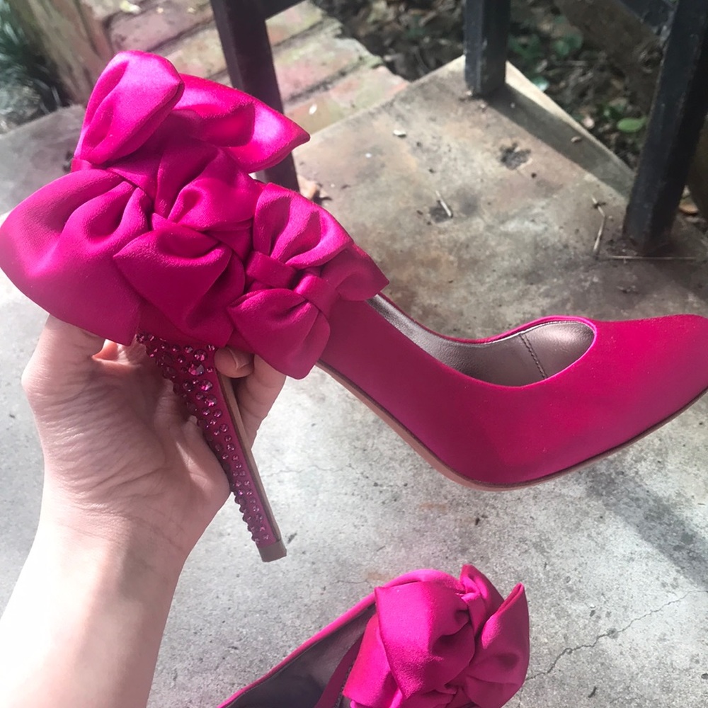 Pink bows rhinestones pump heels